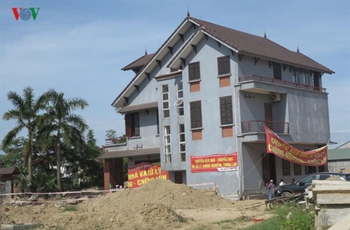 15 workers complete moving 800-tonne building 35 metres - 1 15 workers complete moving 800-tonne building 35 metres - 1