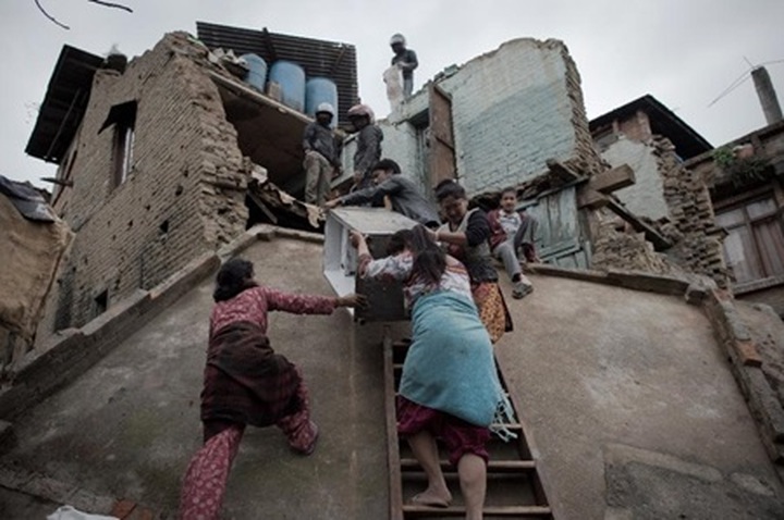 Nepal quake survivors clash with riot police, UN seeks $415 mn - 1