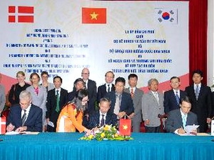 Vietnam, RoK and Denmark go green - 1