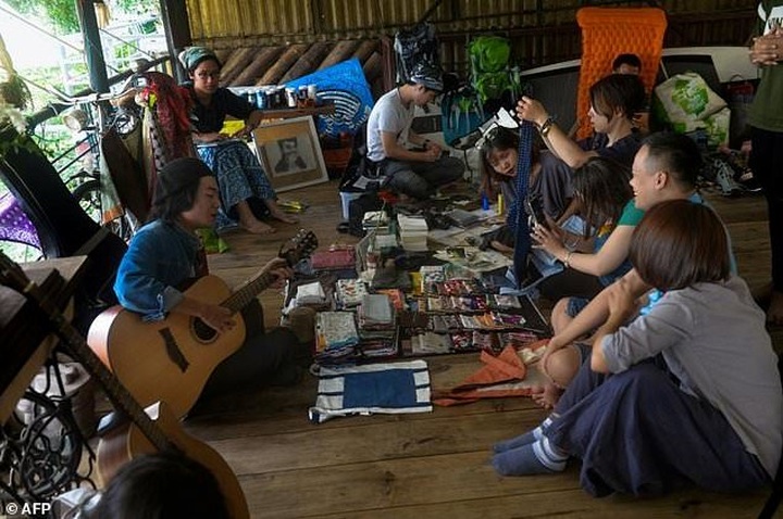 Heartache for sale at Vietnam's ex-lovers market - 2 Heartache for sale at Vietnam's ex-lovers market - 2