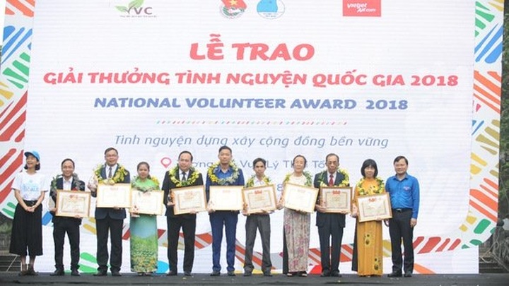 National Voluntary Award 2018 presented to 18 individuals and collectives - 1 National Voluntary Award 2018 presented to 18 individuals and collectives - 1