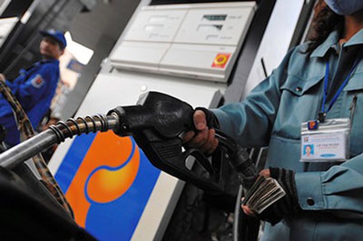 People disappointed by modest drop in fuel prices - 1