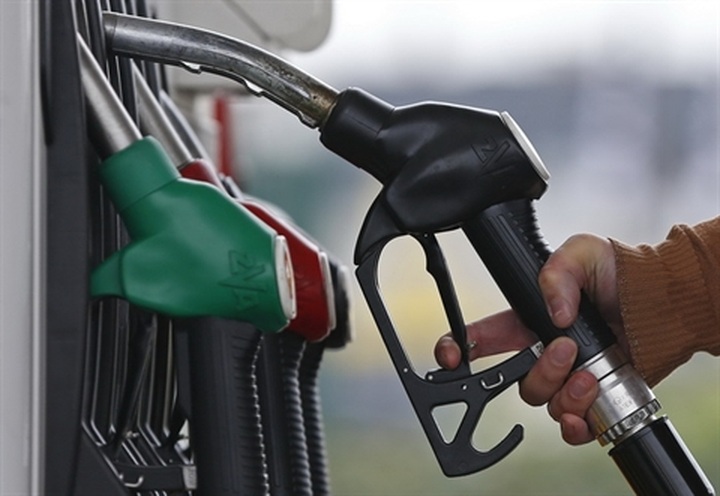 Petrol cut again as fuel prices tumble - 1