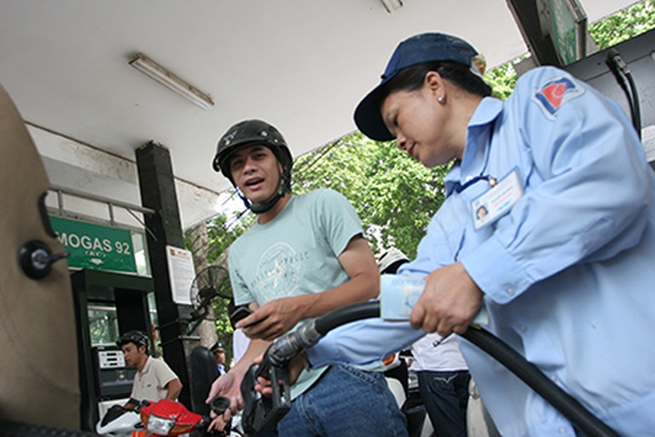 Ministries suddenly hike up fuel prices - 1