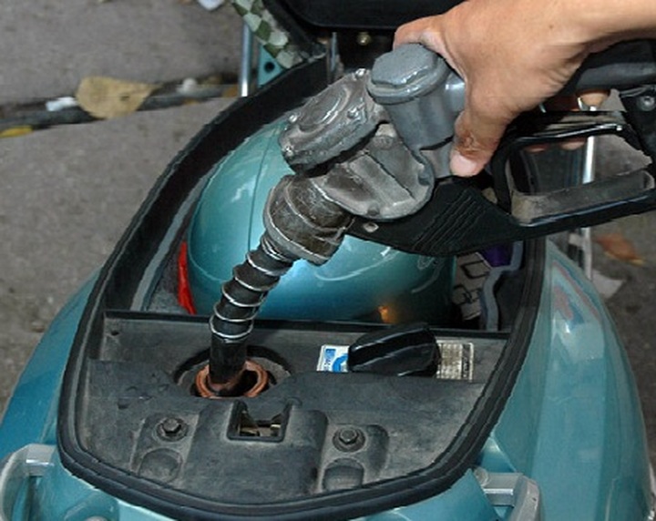 Petrochemical expert claims bad fuel destroys engines - 1