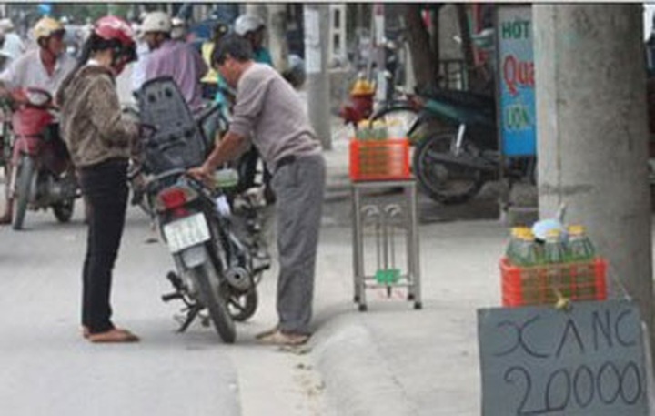 llegal petrol stands overrun Nha Trang - 1