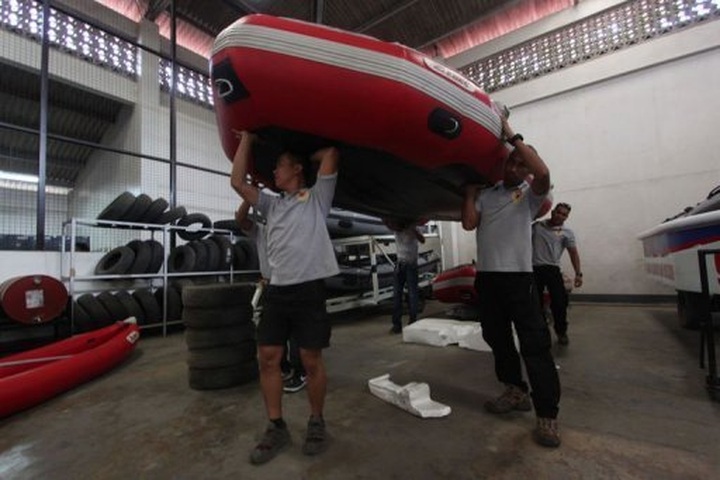 Typhoon Bopha smashes into Philippines - 1