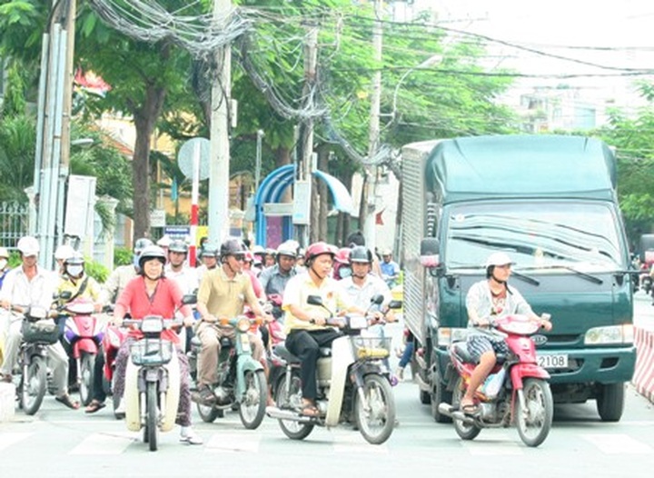 HCM City stands firm on easing traffic congestion and accidents - 1