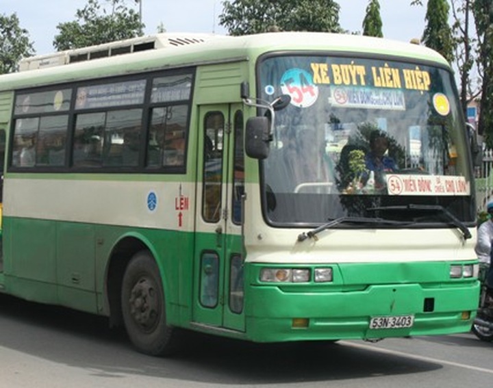 HCM City to allow advertising on public buses - 1