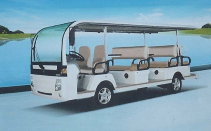 Hanoi launches electric car service around West Lake - 1