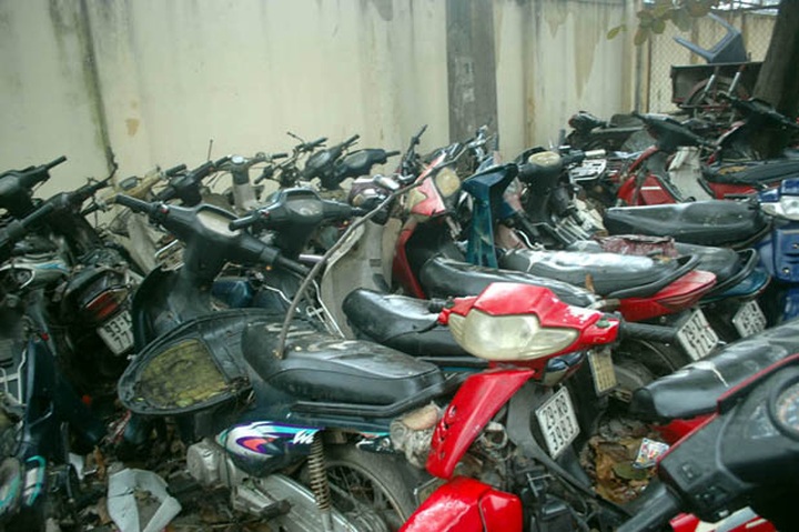 Impounded vehicles turn into scrap metal - 2