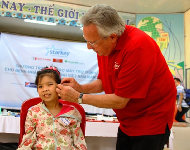 1,000 patients given free hearing aids - 1
