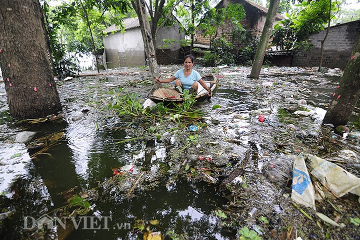 Residents in Hanoi’s flooded areas receive donations - 10 Residents in Hanoi’s flooded areas receive donations - 10