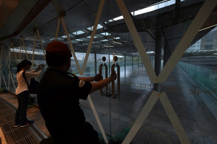 Hong Kong raises highest warning for Severe Typhoon Hato - 1