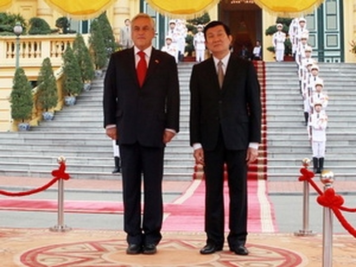 Vietnam leaders vow closer ties with Chile - 1