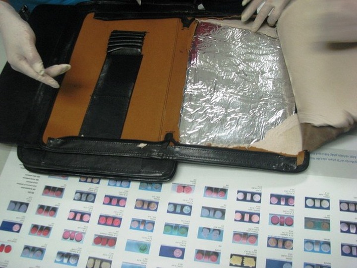 Foreign drug traffickers arrested at airport - 1 Foreign drug traffickers arrested at airport - 1