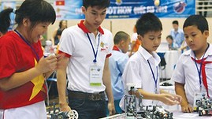 13 Vietnamese teams to head for int’l Robothon competition - 1