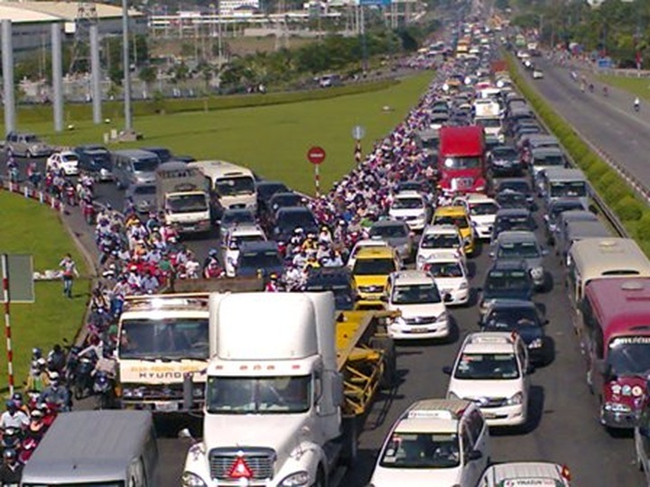 HCM City in top 10 for world's most air polluted cities - 1