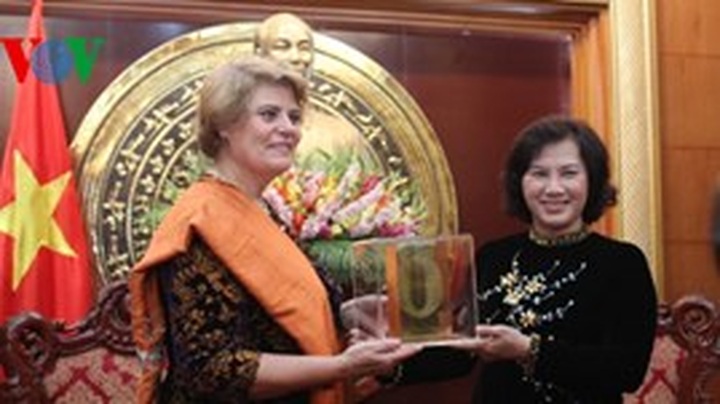 NA leader honoured with UNICEF award - 1 NA leader honoured with UNICEF award - 1