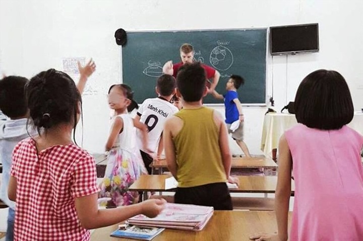 English training centres poorly managed in Nghe An - 1