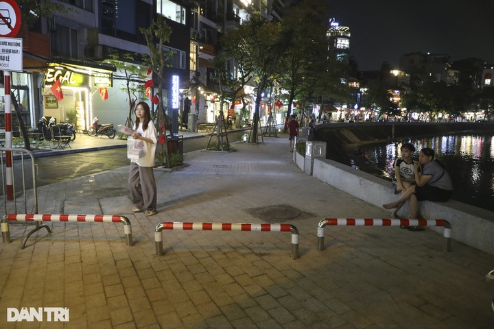 Hanoi's newly-opened pedestrian street attracts few visitors - 6 Hanoi's newly-opened pedestrian street attracts few visitors - 6