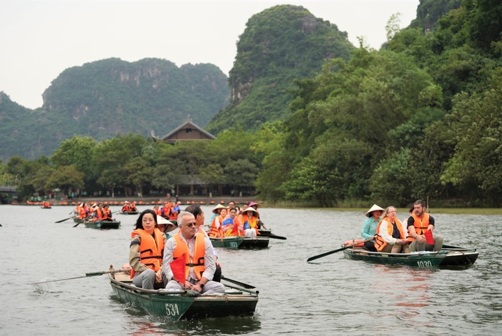 Ninh Binh's famous destinations closed on Tet days - 1