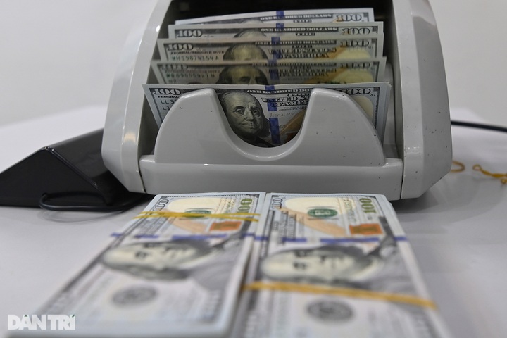 Remittances to Ho Chi Minh City fall 17 per cent - 1