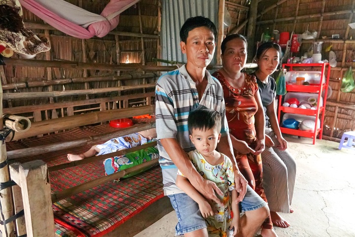 Man with small intestine cancer receives over VND 121 million in aid - 2