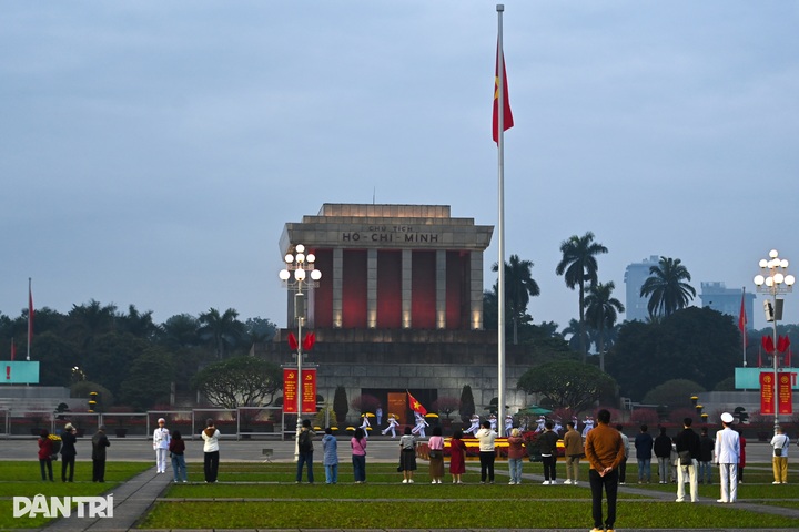 Calm settles over Hanoi on Tet morning - 1 Calm settles over Hanoi on Tet morning - 1