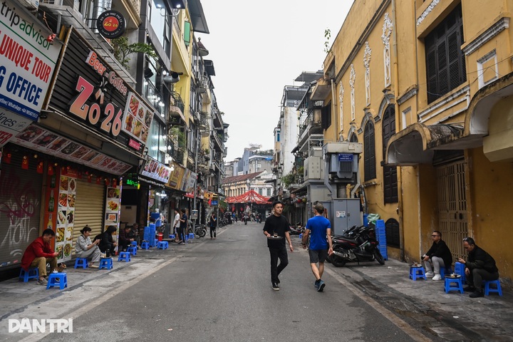 Calm settles over Hanoi on Tet morning - 8 Calm settles over Hanoi on Tet morning - 8
