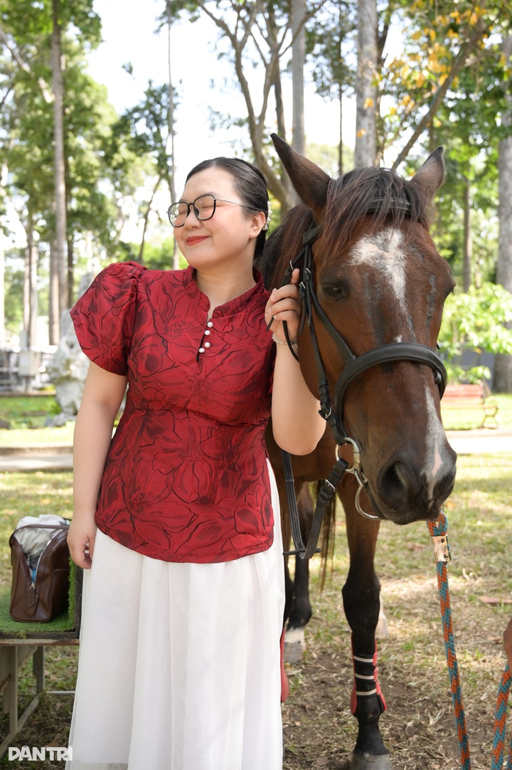 Hundreds in Ho Chi Minh City try horse riding during Tet holiday - 5 Hundreds in Ho Chi Minh City try horse riding during Tet holiday - 5