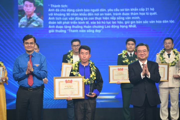 Village head honoured after saving 90 people in Yagi Storm - 1