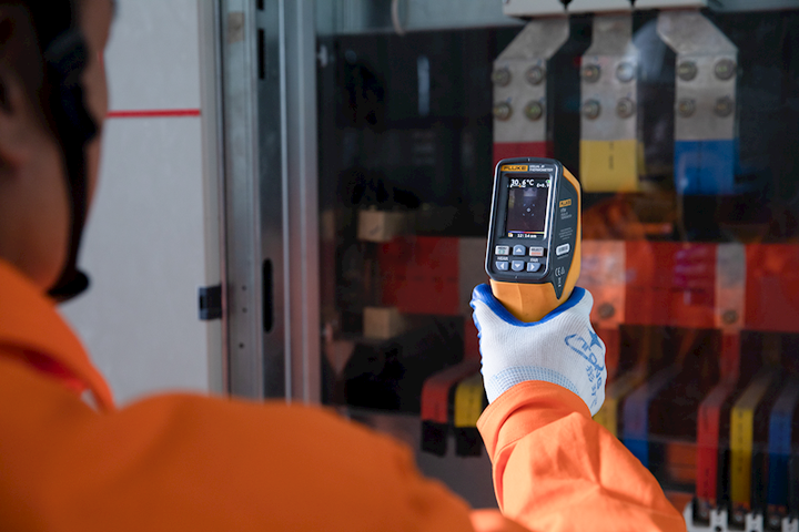 EVN urges power saving as Hanoi faces severe heatwave - 1 EVN urges power saving as Hanoi faces severe heatwave - 1