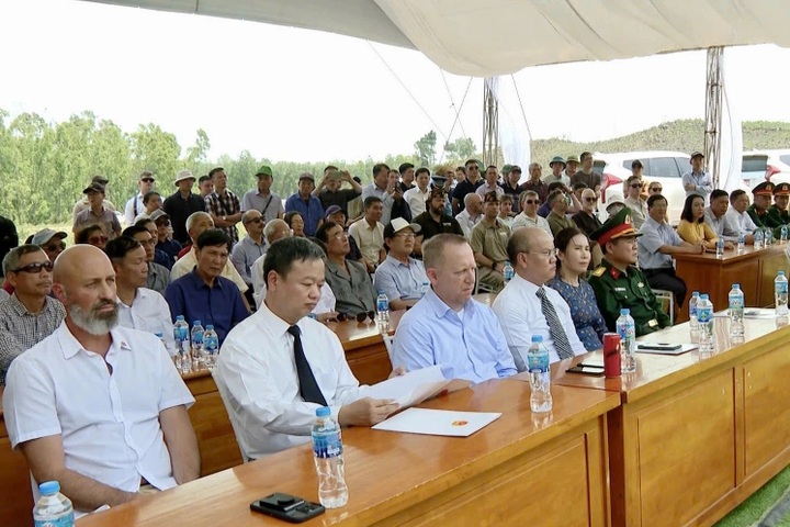 Memorial held for 16 victims of 2001 helicopter crash - 1