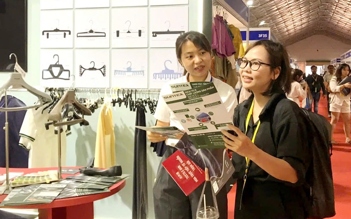 Vietnam tops US textile market but USD 49bn goal at risk - 1