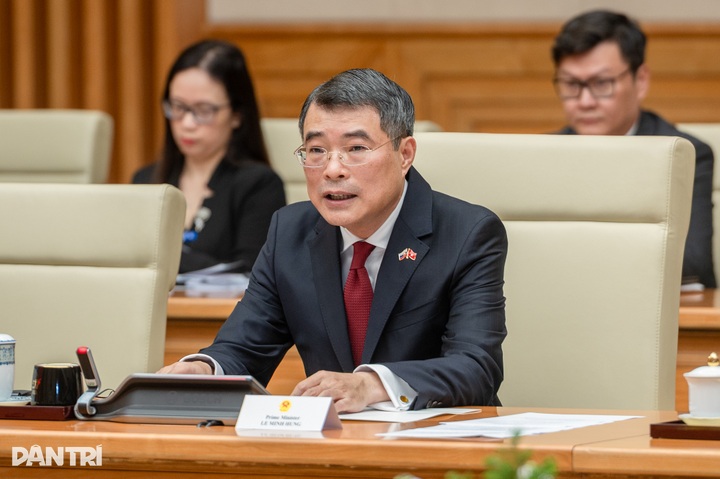 PM Le Minh Hung hosts Slovak counterpart on official Vietnam visit - 8