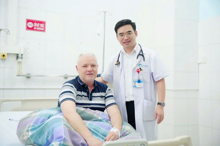French tourist saved after heart attack in Vietnam - 1