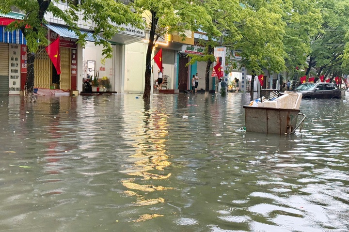 Heavy rain causes widespread flooding in Quang Ninh - 2 Heavy rain causes widespread flooding in Quang Ninh - 2