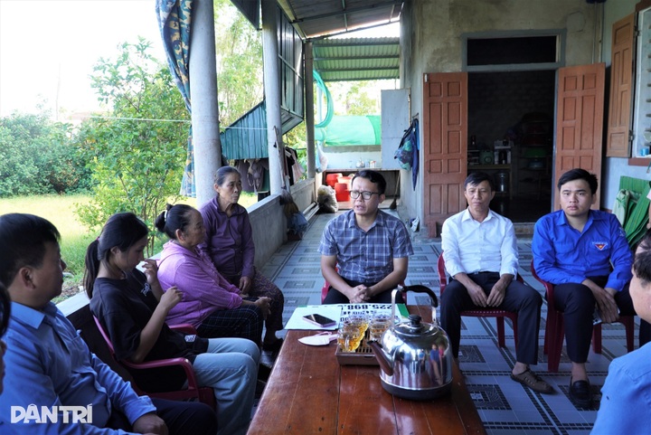 Dantri readers donate over USD 8,700 to orphaned sisters - 1 Dantri readers donate over USD 8,700 to orphaned sisters - 1