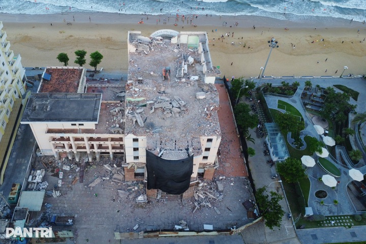 Gia Lai removes beachfront hotel to create public space - 1