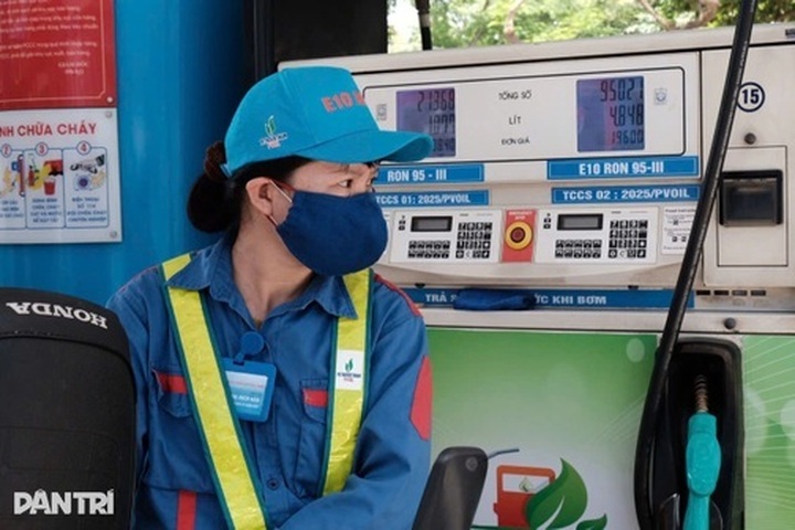 Vietnam raises petrol prices for sixth straight adjustment - 1