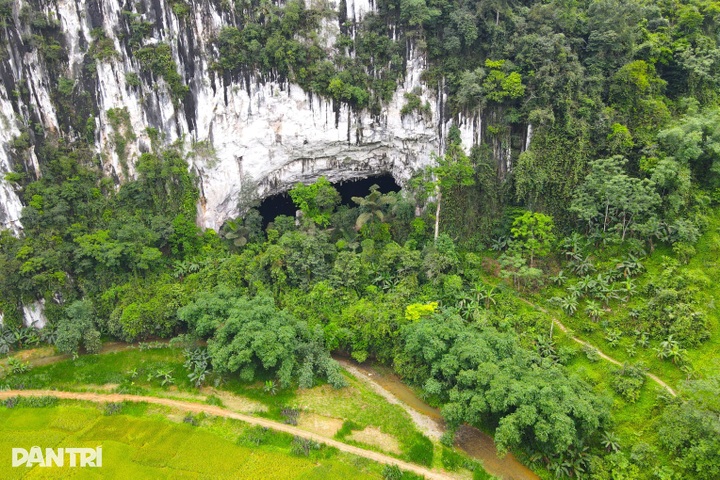 250 million-year-old cave draws visitors to Thanh Hoa valley - 3