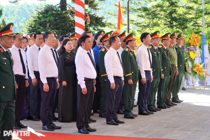 Ha Tinh buries Vietnamese soldiers found in Laos after 40 years - 2
