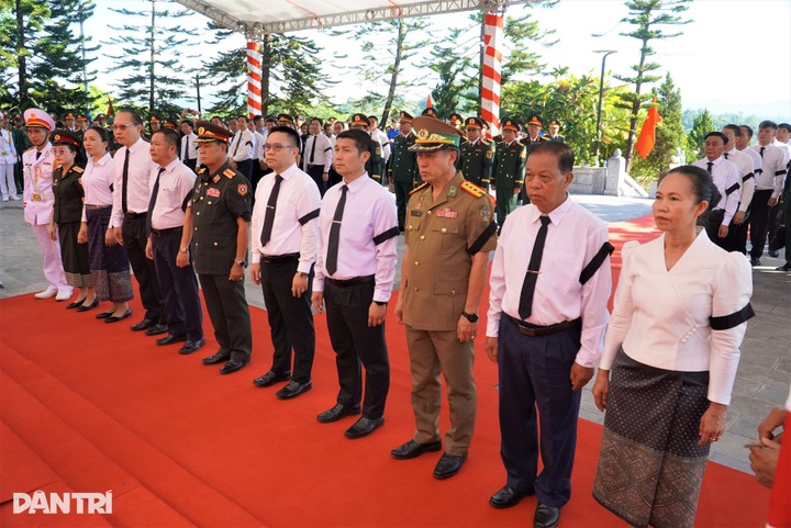 Ha Tinh buries Vietnamese soldiers found in Laos after 40 years - 7