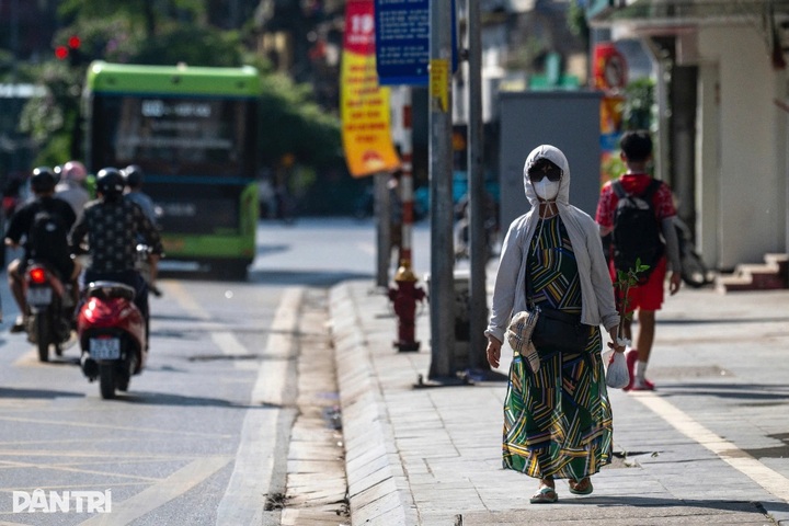 Hanoi records nation’s highest temperature as thunderstorms loom - 1