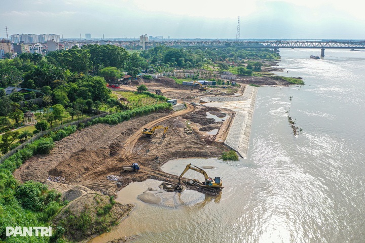Work begins on first park in Hanoi’s Red River boulevard project - 11