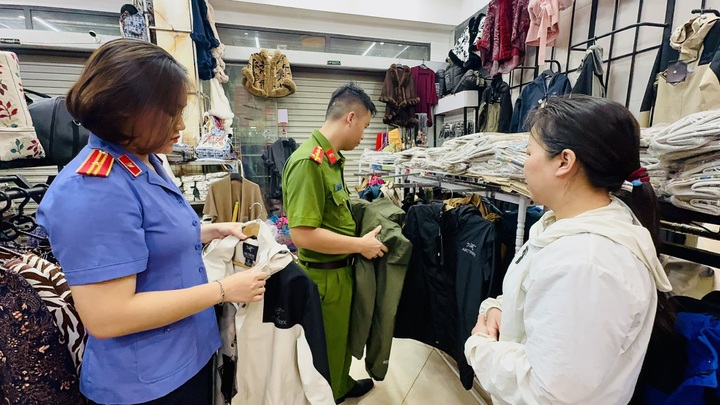 Lao Cai charges two traders over counterfeit branded goods - 2 Lao Cai charges two traders over counterfeit branded goods - 2