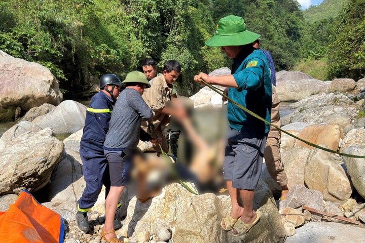 Two tourists swept away in Lao Cai stream accident - 1