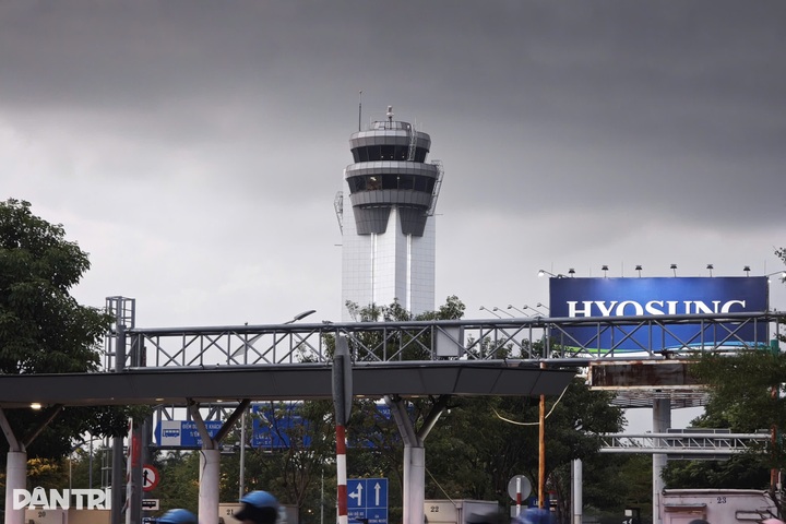 Flights bound for Ho Chi Minh City diverted amid severe storms - 2 Flights bound for Ho Chi Minh City diverted amid severe storms - 2