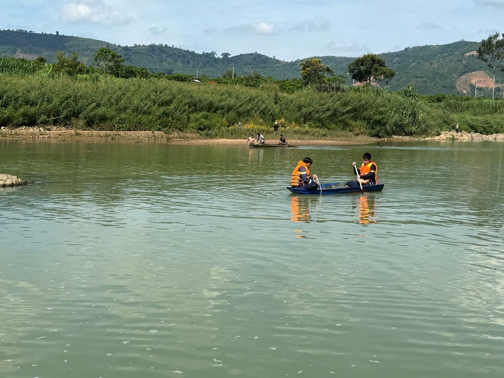 Three missing after being swept away in Lam Dong river - 1 Three missing after being swept away in Lam Dong river - 1